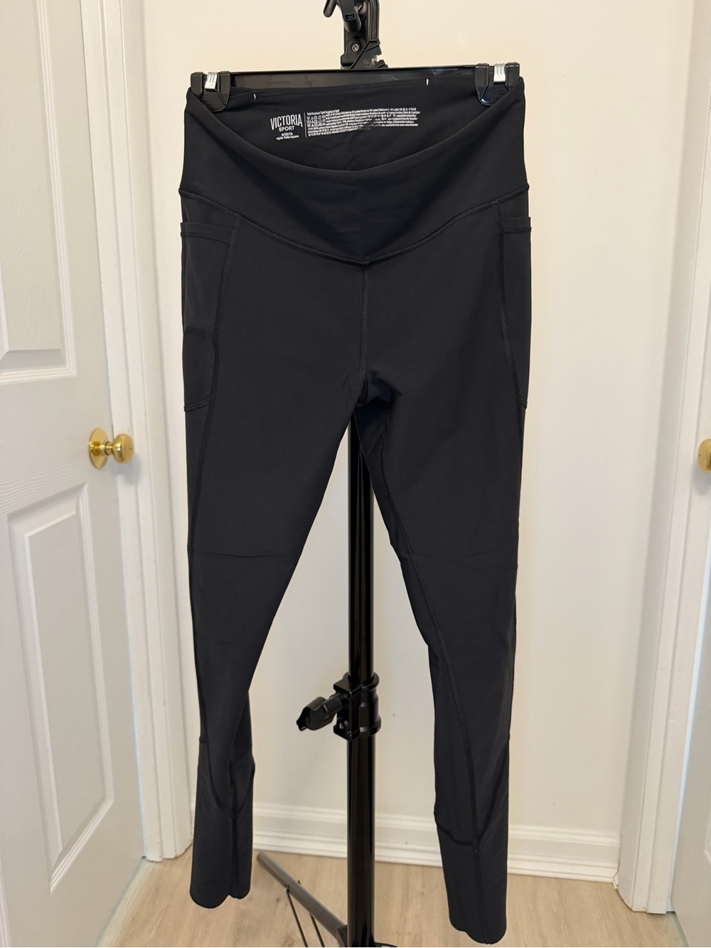 Victoria Secret Sports Black Active Leggings with side pockets